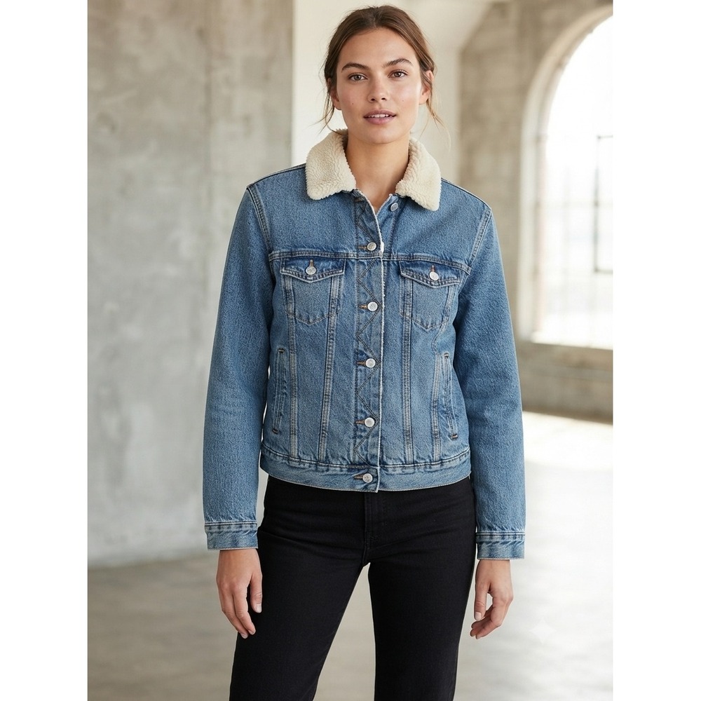 Old Navy Boyfriend Denim Jacket Medium Wash Faux Shearling Lined Blue Small